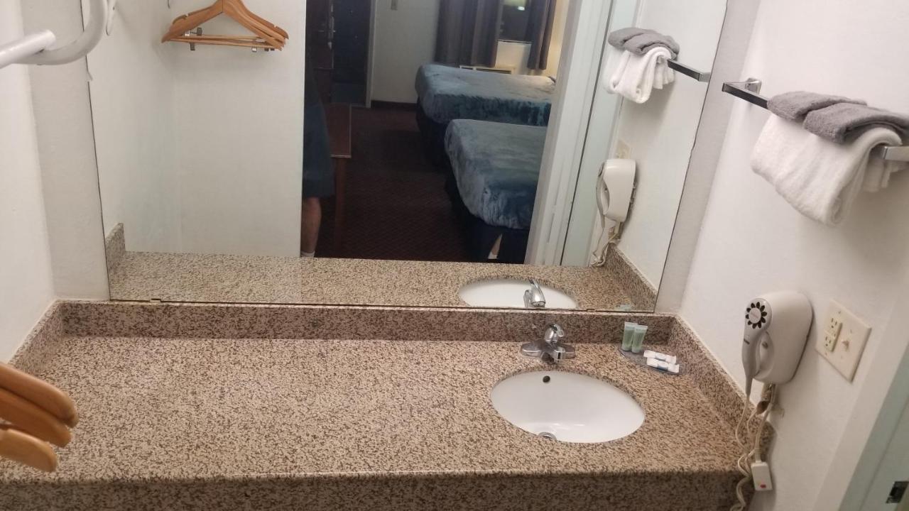 Hotel King Bed Hotel Room 110 Wi-Fi Booking Stillwater Exterior foto